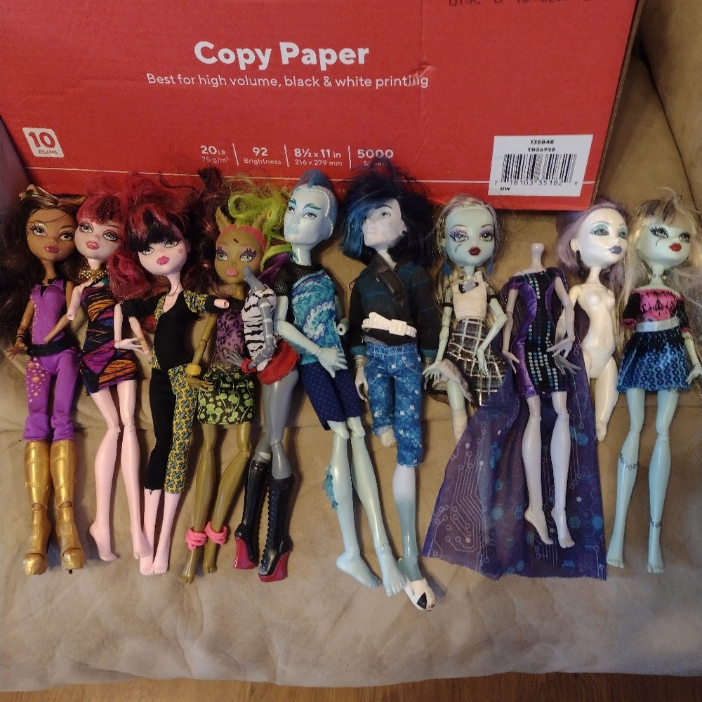 Monster High dolls, house AND MORE - Picture 6 of 15